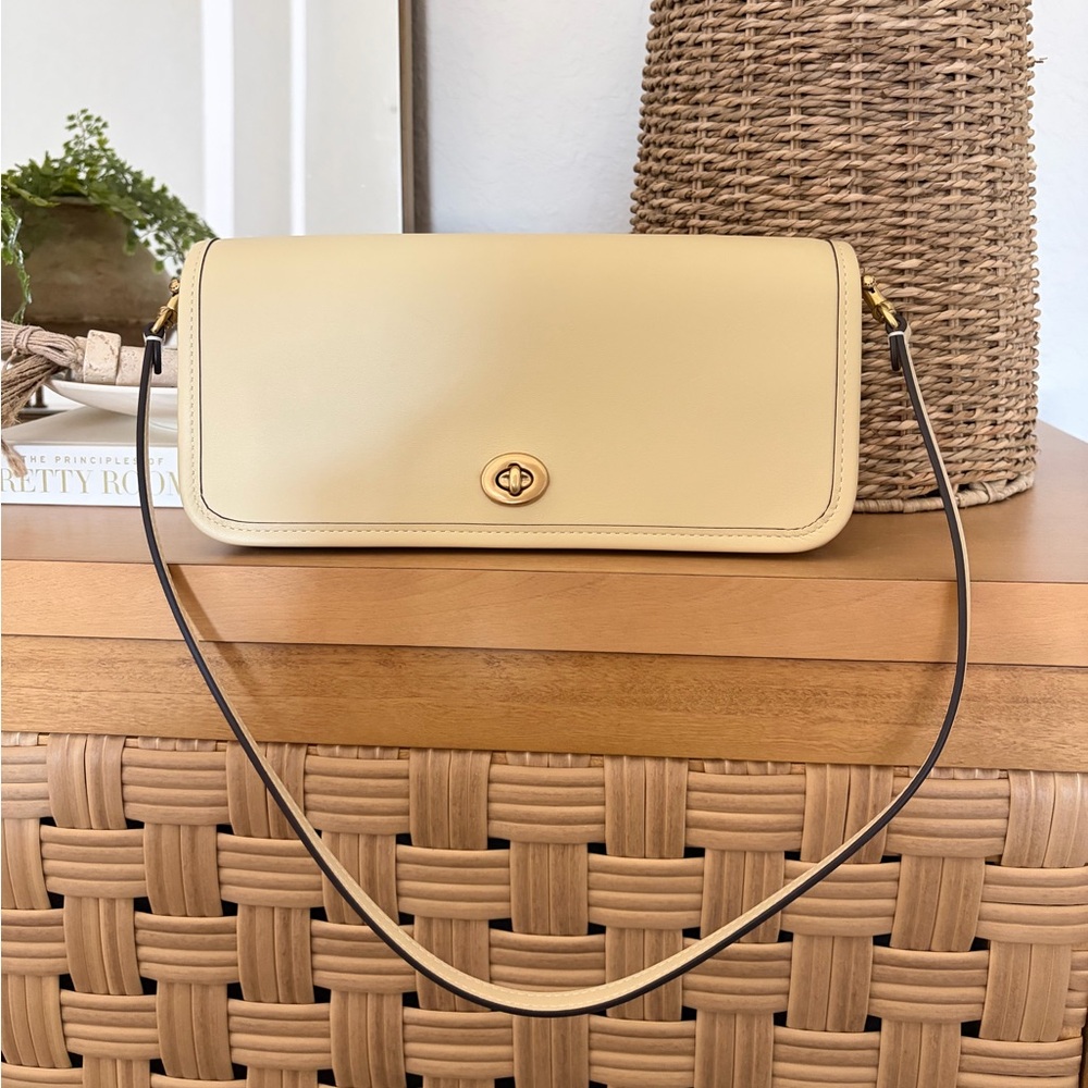 Coach Dinky Shoulder Bag in Moonlight - Picture 4 of 13
